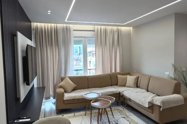 Appartamento in affitto a Tirana 2+1, Arredato