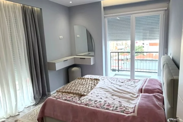 Appartamento in affitto a Tirana 2+1, Arredato