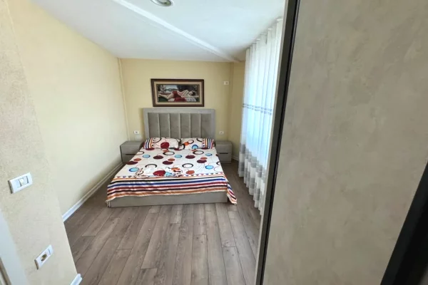 Shtepi ne shitje Papafingo(kati i catise) ne Durres, 2+1, Mobilimi E mobiluar, Pagesa 150,000  Euro.