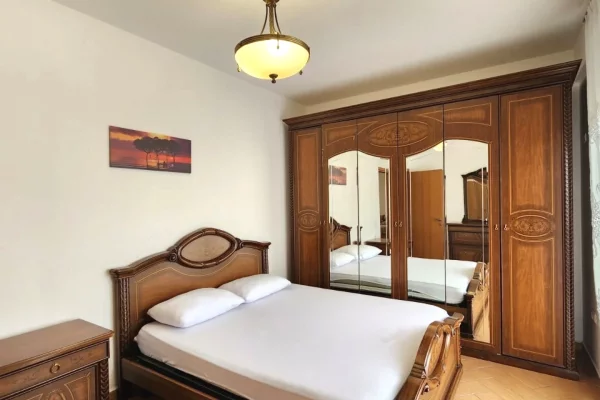 Appartamento in affitto a Tirana 2+1, Arredato