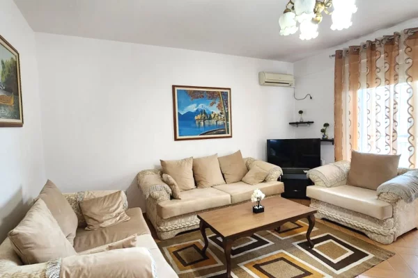 Appartamento in affitto a Tirana 2+1, Arredato