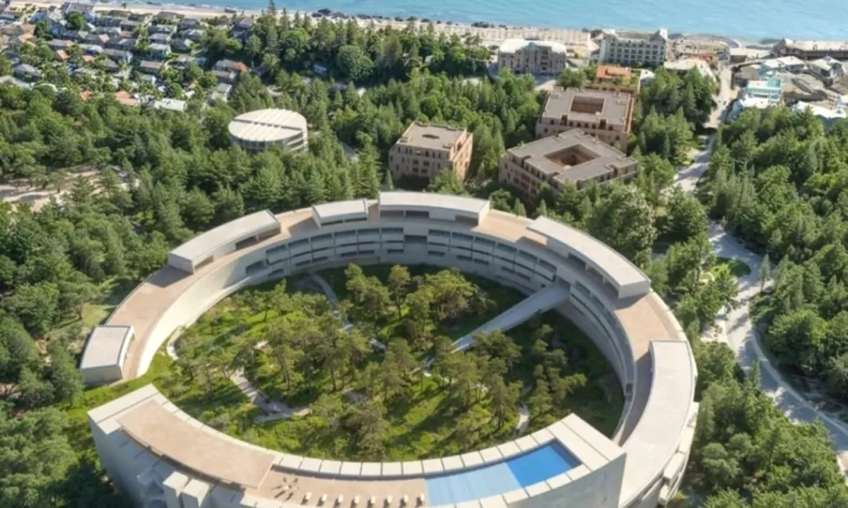 Shtepi ne shitje Apartament ne Tirane, 2+1, Mobilimi Bosh, pa mobiluar, Pagesa 252,000  Euro.