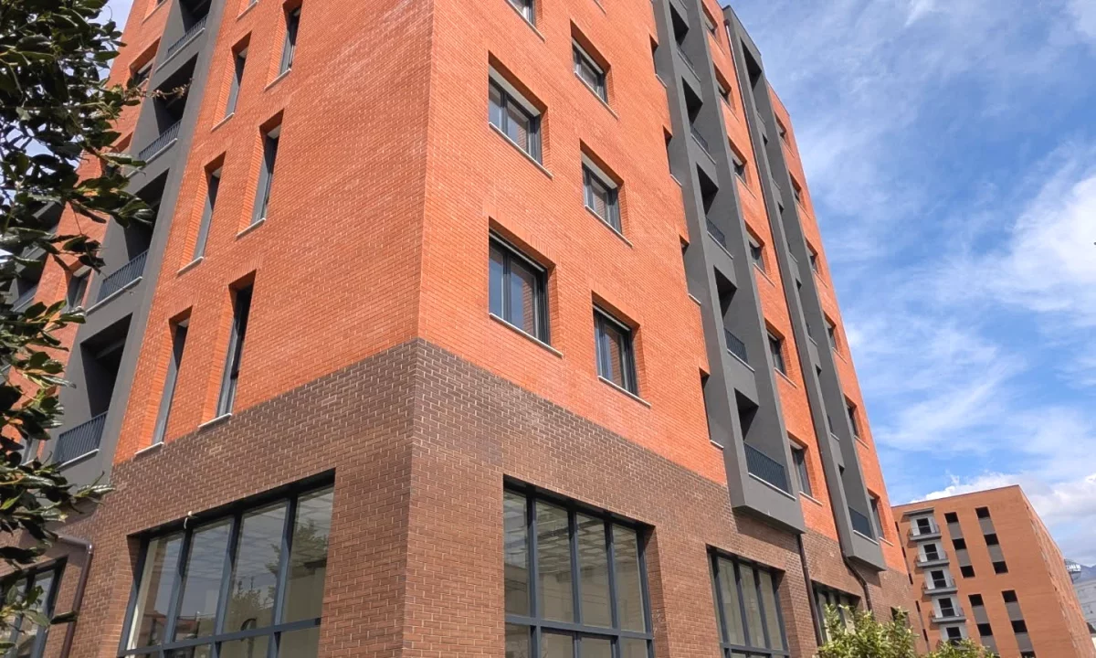 Shtepi ne shitje Apartament ne Tirane, 1+1, Mobilimi Bosh, pa mobiluar, Pagesa 92,000  Euro.