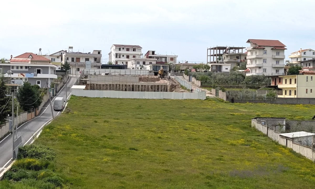 Shtepi ne shitje Apartament ne Tirane, 2+1, Mobilimi Bosh, pa mobiluar, Pagesa 132,000  Euro.