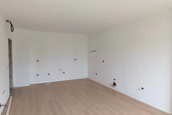 Shtepi ne shitje Apartament ne Tirane, 2+1, Mobilimi Bosh, pa mobiluar, Pagesa 132,000  Euro.