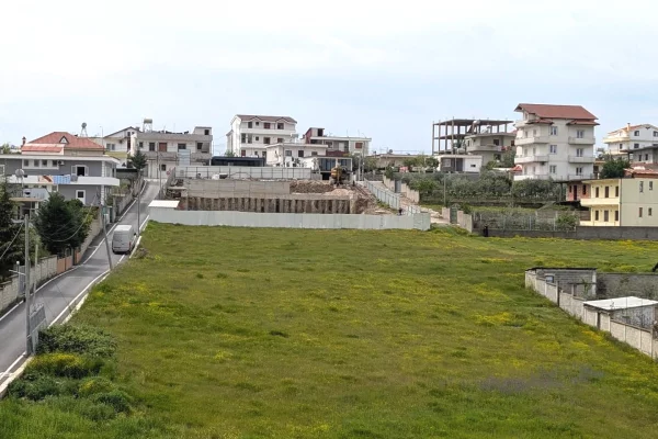 Shtepi ne shitje Apartament ne Tirane, 2+1, Mobilimi Bosh, pa mobiluar, Pagesa 132,000  Euro.