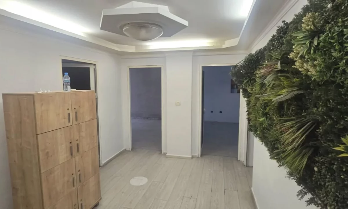 🏢 AMBJENT PER BIZNES ME QERA – ISH BLLOKU 