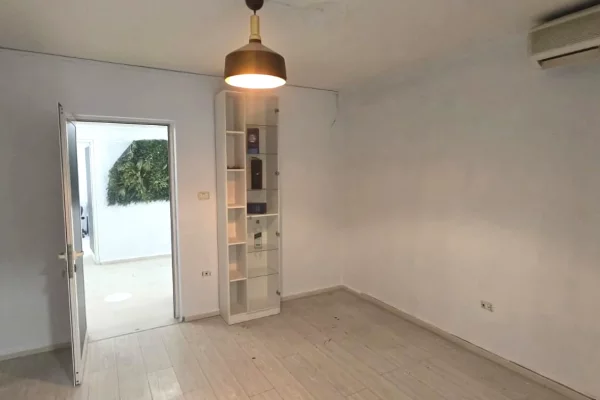 🏢 AMBJENT PER BIZNES ME QERA – ISH BLLOKU 