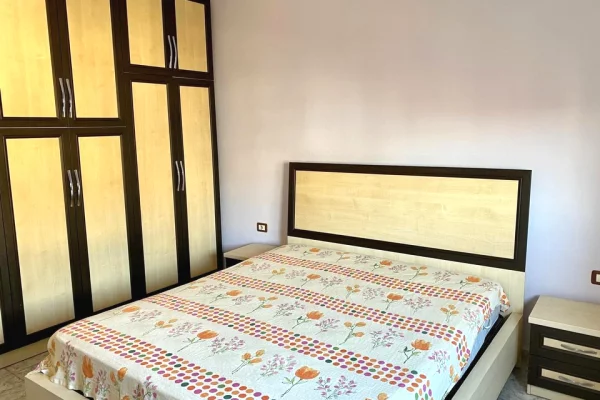 Jepet me Qera Apartament 1+1 tek Mozaiku pranë 21 Dhjetorit  