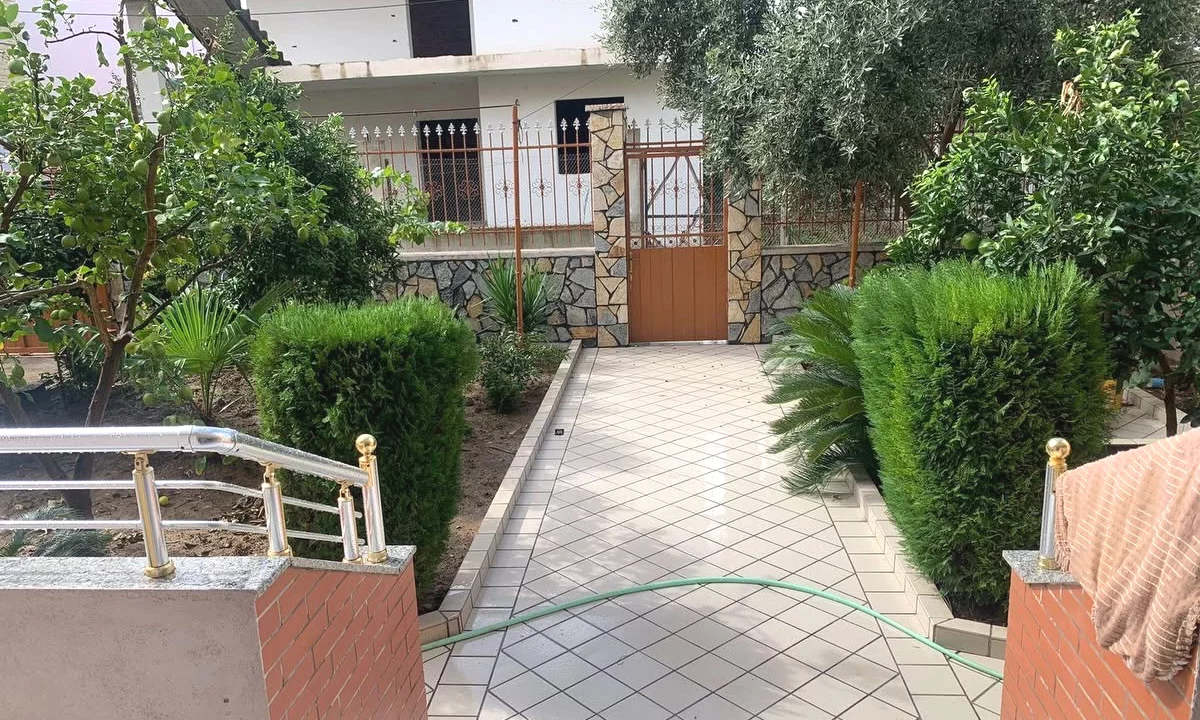 Shtepi me qera Shtepi Private ne Tirane, 1+1, Mobilimi E mobiluar, Pagesa 30,000  Leke.