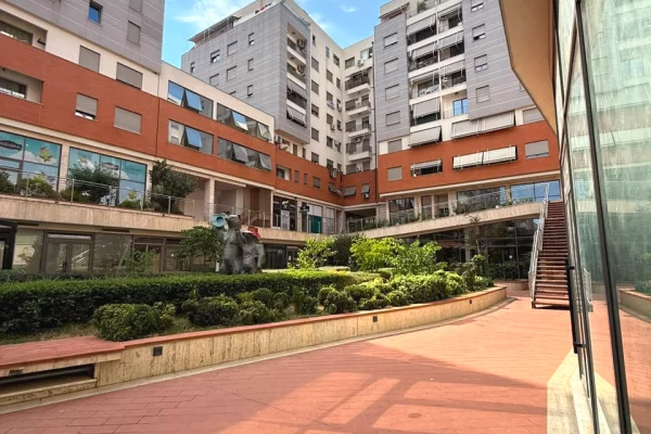 Ambient biznesi ne shitje 3+1 ne Tirane - 287,000 Euro
