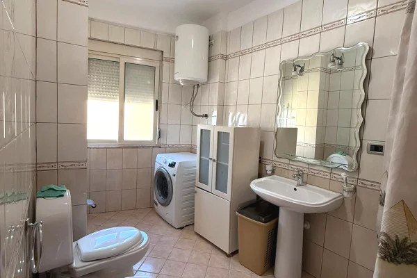 Shtepi me qera Apartament ne Tirane, 1+1, Mobilimi E mobiluar, Pagesa 650  Euro.