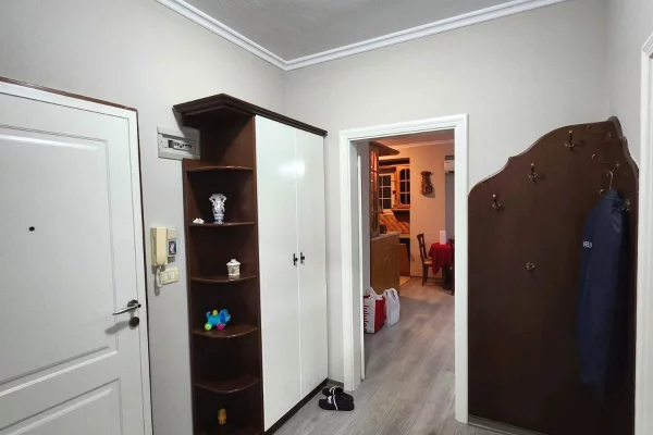 🏡 Jepet me Qera Apartament 2+1 📍 Pranë Gjimnazit “Sami Frashëri”, Tiranë