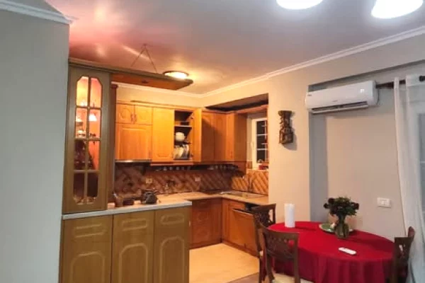 Shtepi me qera Apartament ne Tirane, 2+1, Mobilimi E mobiluar, Pagesa 60,000  Leke.