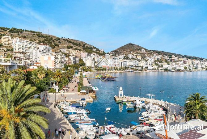 Ambient biznesi me qera 2+1 ne Sarande - 4,500 Euro