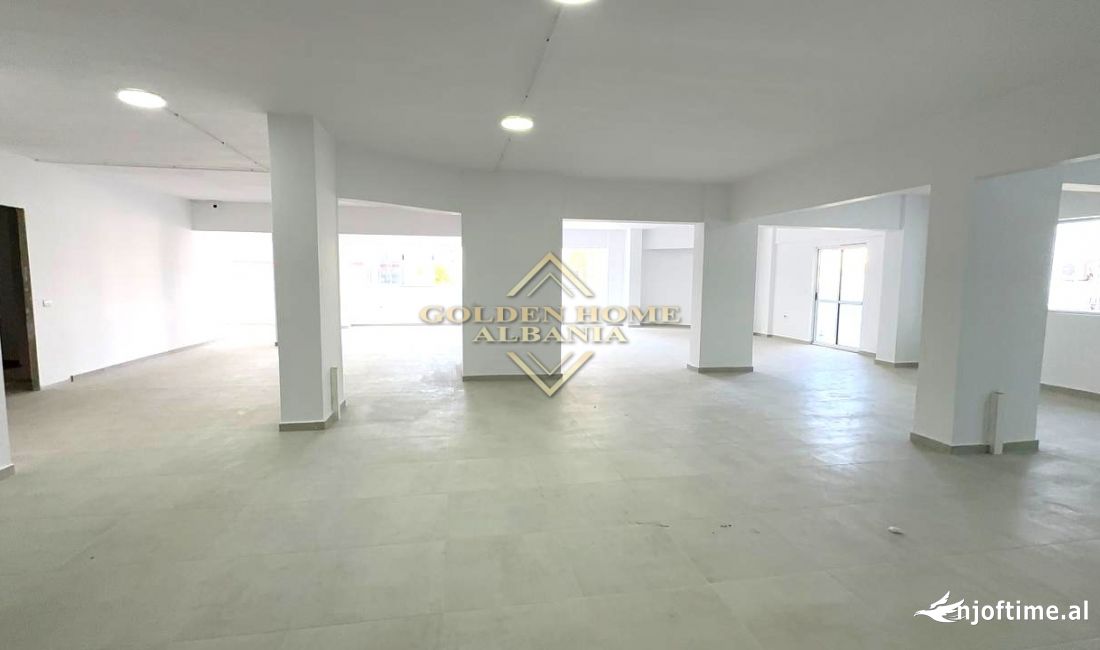 Jepet me qera ambient komericial tek Rruga Dritan Hoxha!