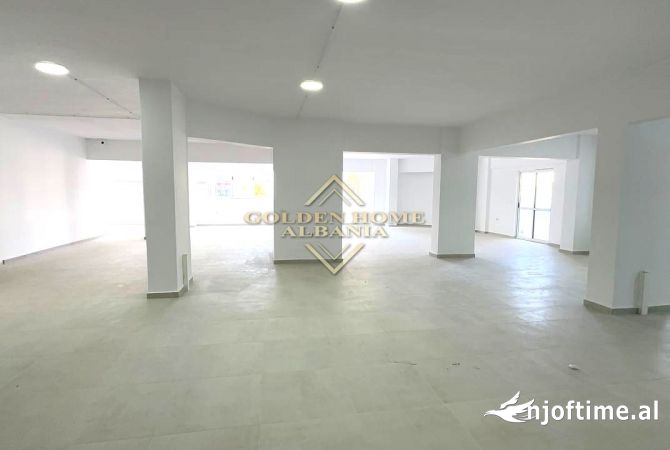 Jepet me qera ambient komericial tek Rruga Dritan Hoxha!