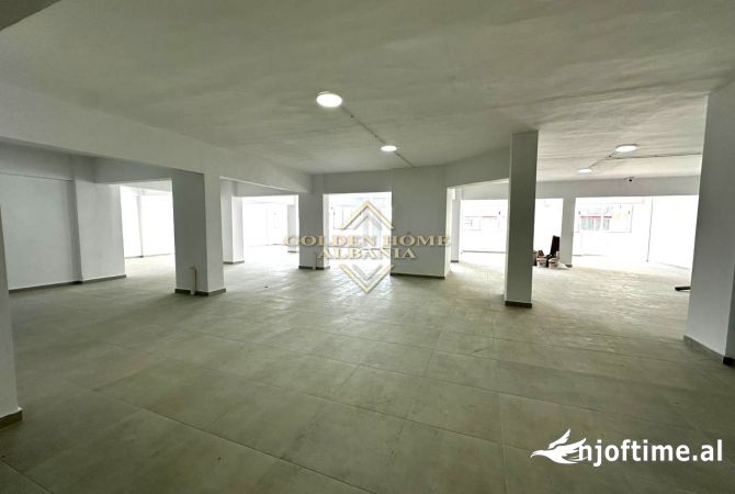 Jepet me qera ambient komericial tek Rruga Dritan Hoxha!