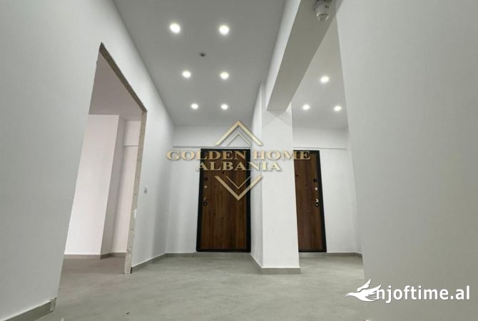 Jepet me qera ambient komericial tek Rruga Dritan Hoxha!