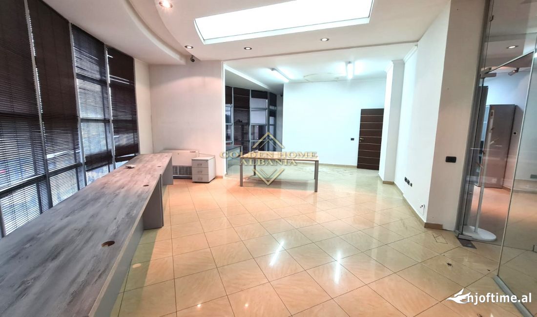 Jepet me qera ambient komercial tek Zogu i Zi!