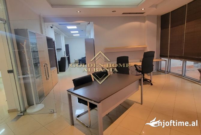 Jepet me qera ambient komercial tek Zogu i Zi!