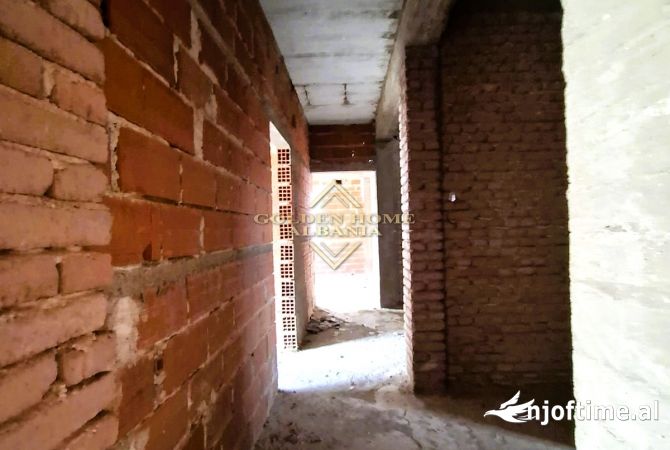 Casa privata/Indipendente in vendita a Koriza 2+1, Vuoto