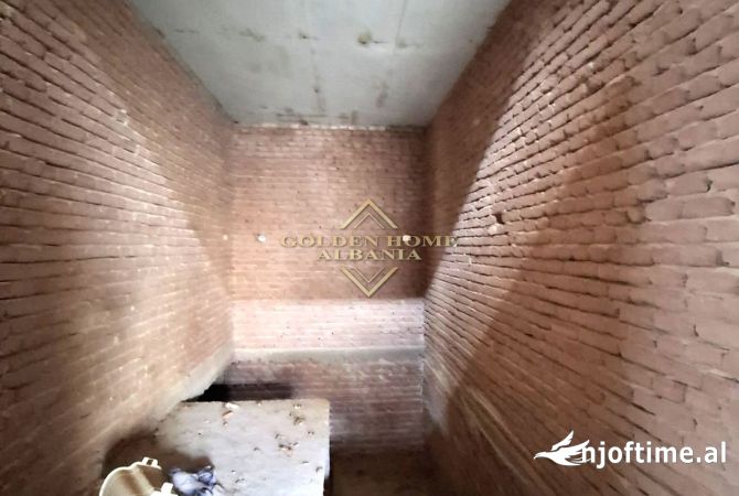 Casa privata/Indipendente in vendita a Koriza 2+1, Vuoto