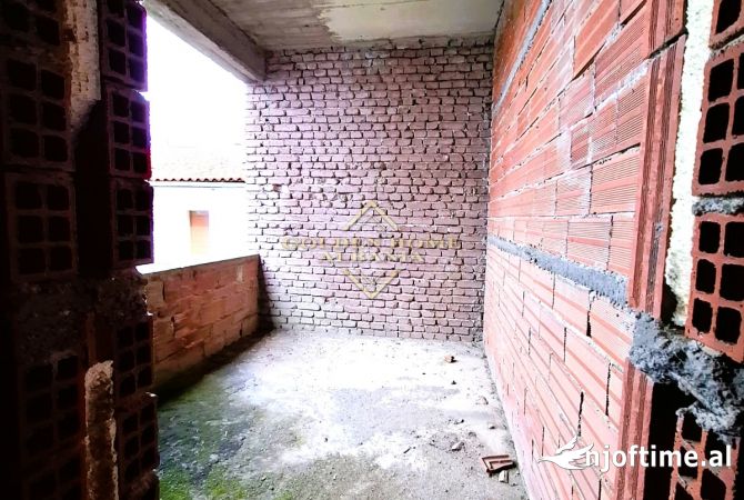 Casa privata/Indipendente in vendita a Koriza 2+1, Vuoto