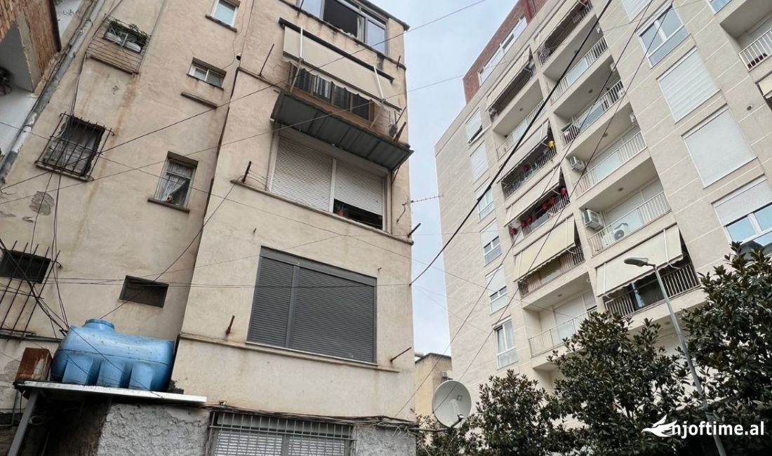 Shtepi ne shitje Apartament ne Tirane, 2+1, Mobilimi Bosh, pa mobiluar, Pagesa 145,000  Euro.