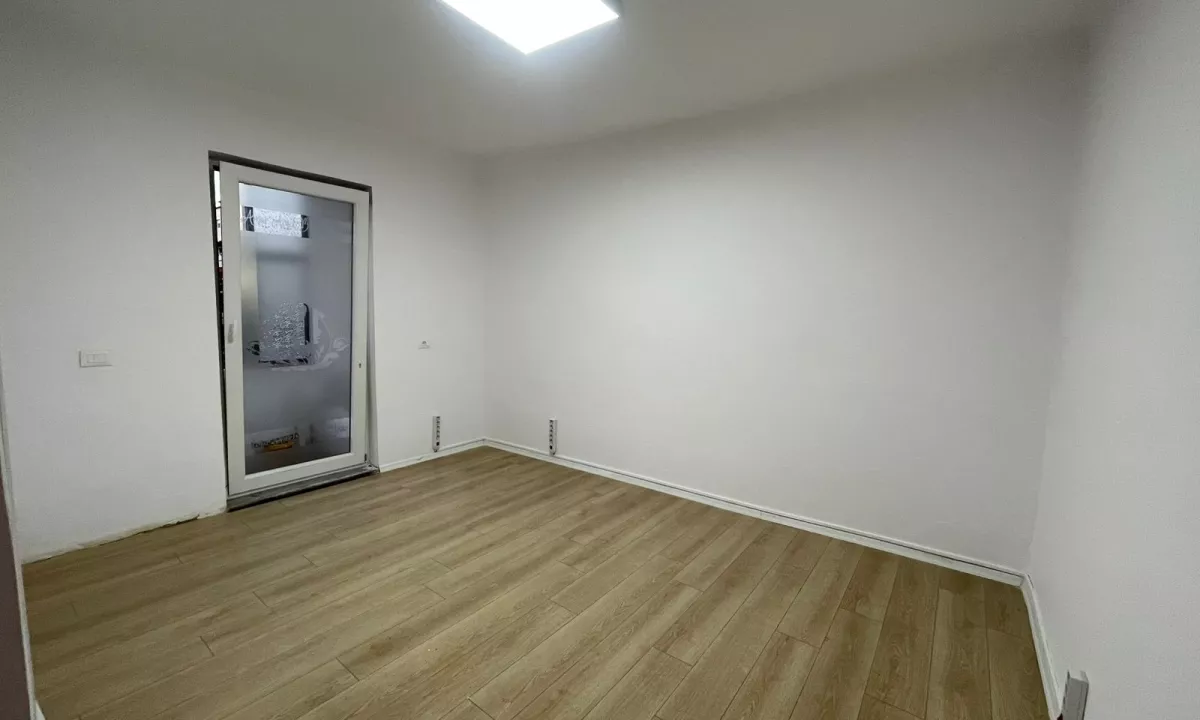 Jepet me Qera Ambient Biznesi  2+1 tek 21 Dhjetori.