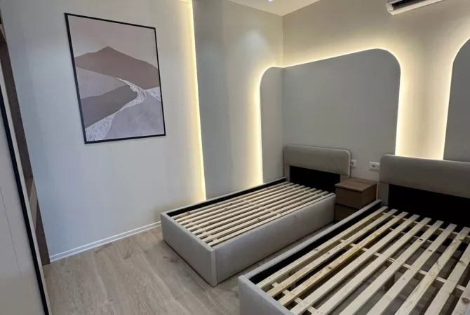 Shtepi ne shitje Apartament ne Tirane, 2+1, Mobilimi E mobiluar, Pagesa 250,000  Euro.