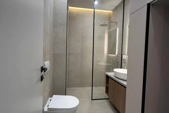 Shtepi ne shitje Apartament ne Tirane, 2+1, Mobilimi E mobiluar, Pagesa 250,000  Euro.