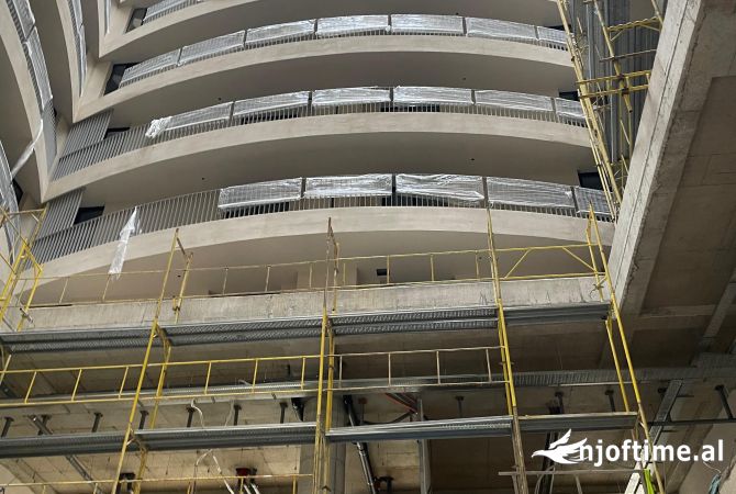 Ambiente Commerciale in Vendita 1+1 a Tirana - 85,000 Euro