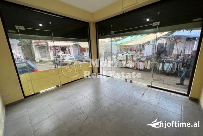 Ambiente Commerciale in Vendita 1+1 a Tirana - 105,060 Euro