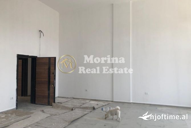 Shitet ambient per Biznes/dyqan, te Xhamlliku, 230000 EURO