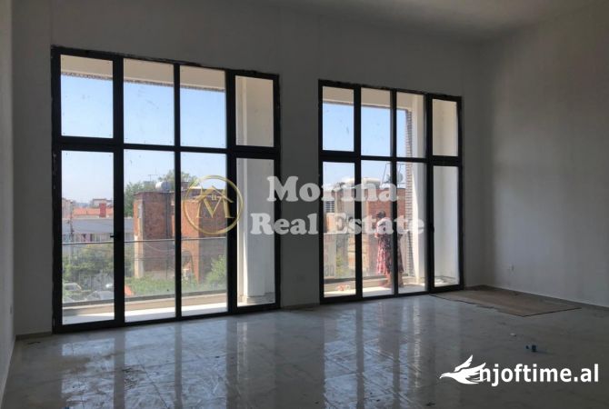 Ambiente Commerciale in Vendita 1+1 a Tirana - 230,000 Euro