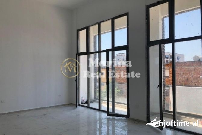 Shitet ambient per Biznes/dyqan, te Xhamlliku, 230000 EURO