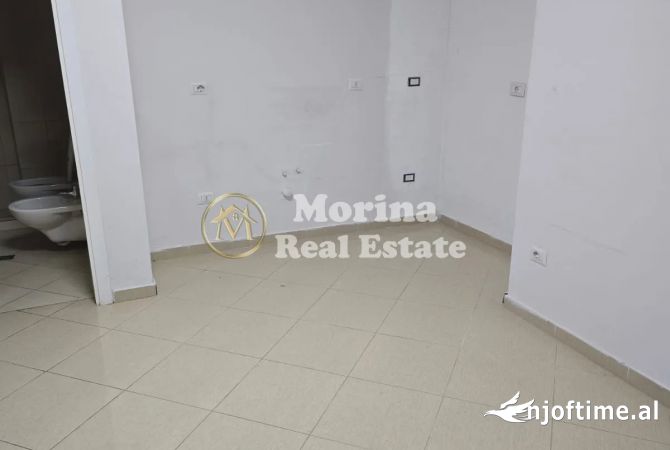Ambiente Commerciale in Affitto 3+1 a Tirana - 300 Euro