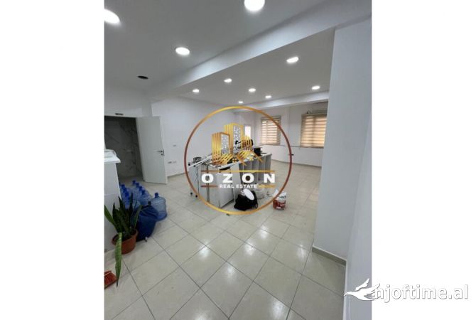 Ambiente Commerciale in Affitto 1+1 a Tirana - 850 Euro