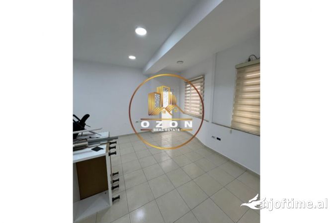 Ambiente Commerciale in Affitto 1+1 a Tirana - 850 Euro