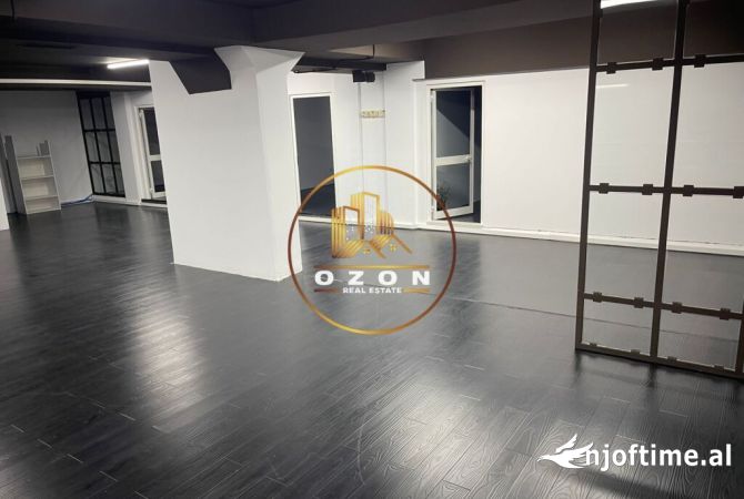 Ambient per Shitje 350m2, Sheshi Willson Tirane!