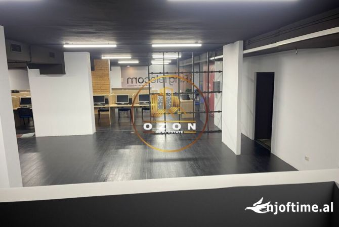 Ambient per Shitje 350m2, Sheshi Willson Tirane!