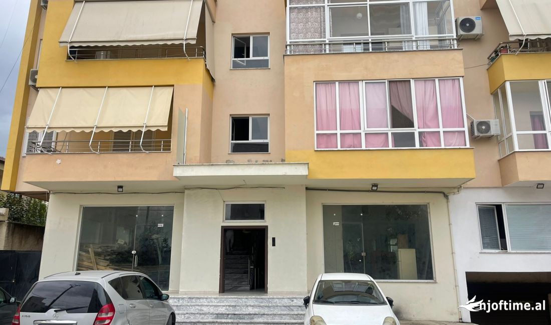 OKAZION!!!  Njesi sherbimi 300 m2