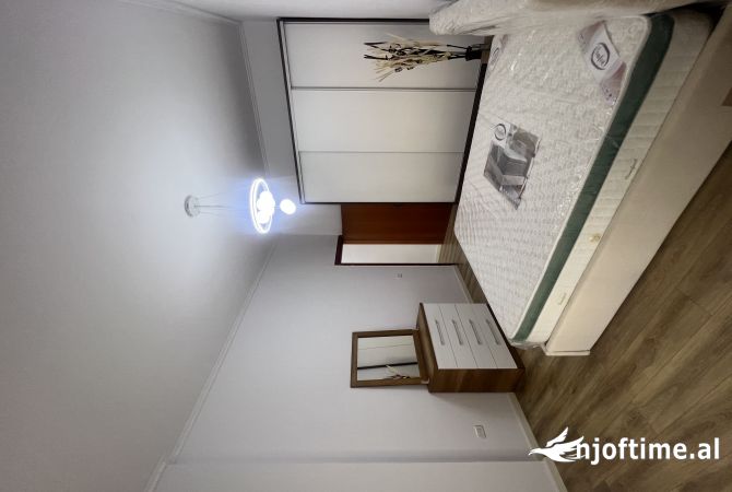 Shtepi ne shitje Apartament ne Tirane, 2+1, Mobilimi E mobiluar, Pagesa 145,000  Euro.