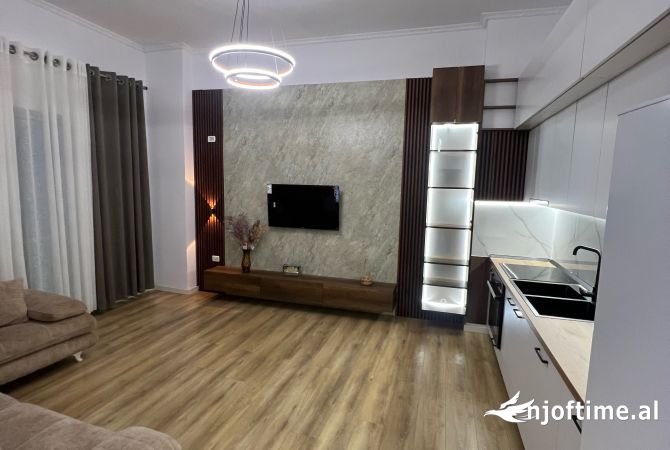 Shitet apartament 2+1 Astir