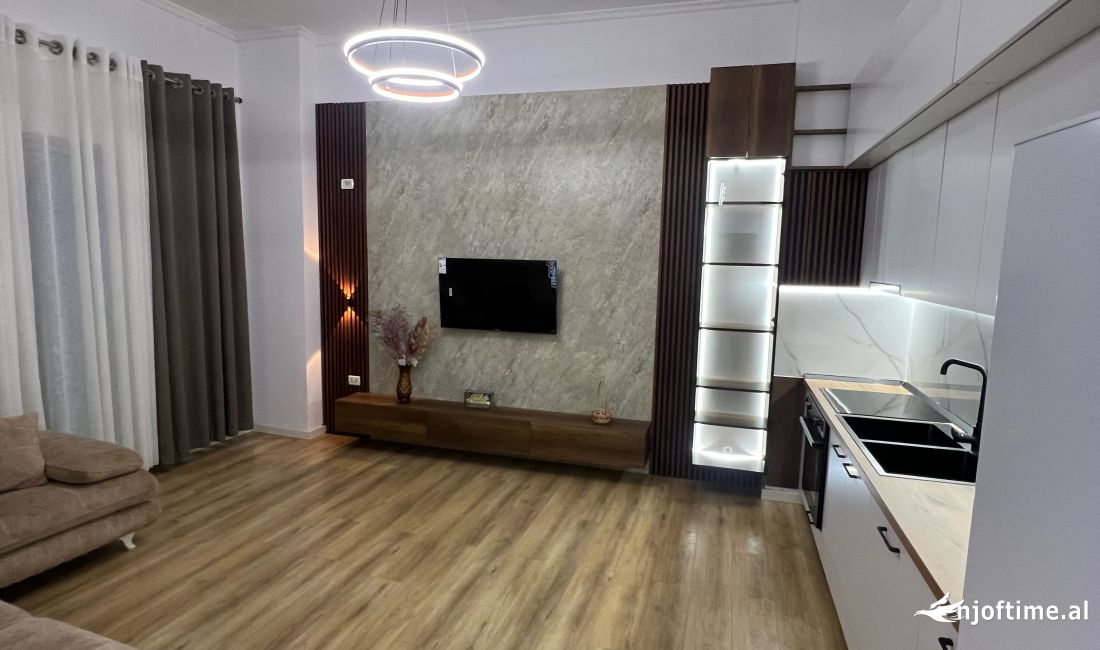 Shtepi ne shitje Apartament ne Tirane, 2+1, Mobilimi E mobiluar, Pagesa 145,000  Euro.