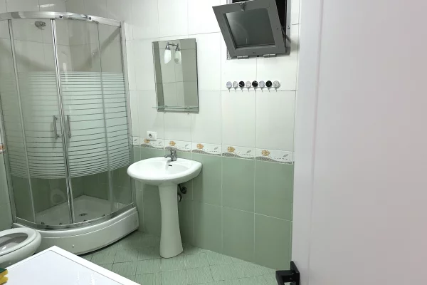 Shtepi ne shitje Apartament ne Tirane, 2+1, Mobilimi E mobiluar, Pagesa 157,000  Euro.