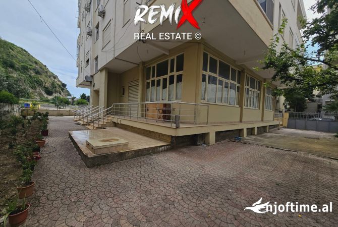 SHITET KATI I PARE I PALLATIT TEK SHKEMBI I KAVAJES