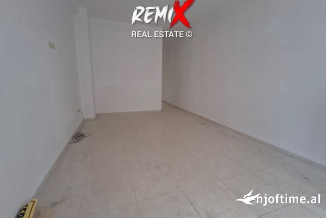 Ambiente Commerciale in Vendita 1+1 a Durazzo - 130,000 Euro