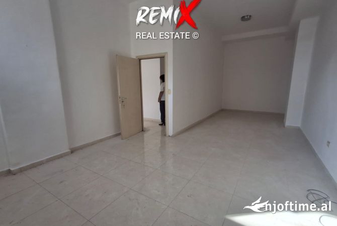 Ambiente Commerciale in Vendita 1+1 a Durazzo - 130,000 Euro